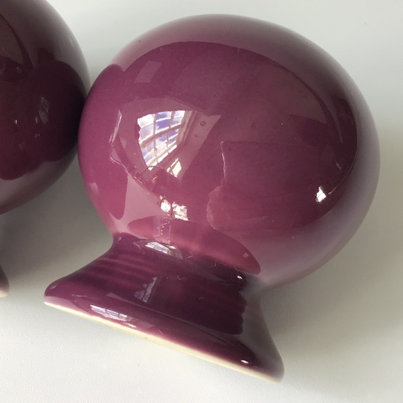 Fiesta Purple Salt & Pepper Shaker Set Vintage Mulberry Plum Round Ball - Picture 5 of 8